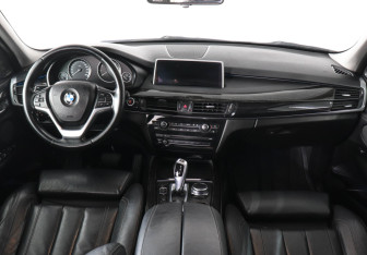 Подержанный автомобиль BMW X5 2017 года (11 фото)
