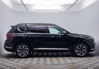 Подержанный автомобиль Hyundai Santa Fe 2021 года (6 фото)