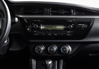 Подержанный автомобиль Toyota Corolla Sedan 2014 года (13 фото)