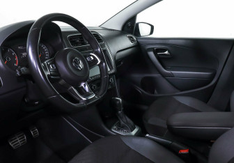 Подержанный автомобиль Volkswagen Polo Sedan 2018 года (9 фото)