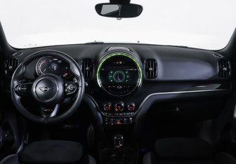 Подержанный автомобиль MINI Countryman 2021 года (17 фото)