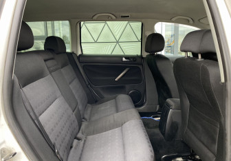 Подержанный автомобиль Volkswagen Passat Wagon 2003 года (20 фото)