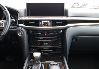 Подержанный автомобиль Lexus LX 2021 года (16 фото)