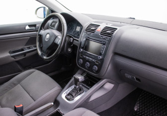Подержанный автомобиль Volkswagen Jetta Sedan 2007 года (10 фото)