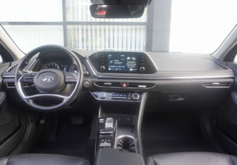 Подержанный автомобиль Hyundai Sonata 2019 года (11 фото)