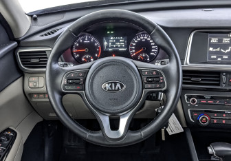 Подержанный автомобиль Kia Optima Sedan 2017 года (22 фото)
