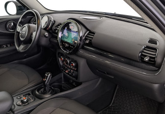 Подержанный автомобиль MINI Clubman Wagon 2021 года (13 фото)