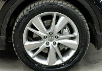 Подержанный автомобиль Infiniti QX70 2013 года (9 фото)