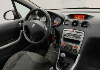 Подержанный автомобиль Peugeot 308 Hatchback 2008 года (10 фото)