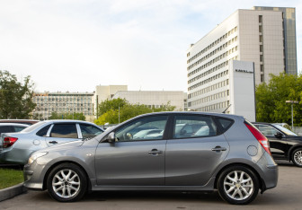 Подержанный автомобиль Hyundai i30 Hatchback 2011 года (6 фото)