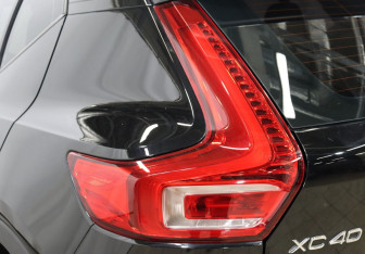 Подержанный автомобиль Volvo XC40 2019 года (19 фото)