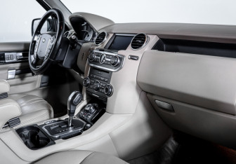 Подержанный автомобиль Land Rover Discovery 2012 года (9 фото)