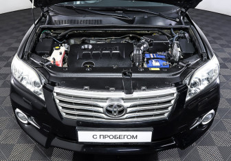 Подержанный автомобиль Toyota RAV4 2011 года (9 фото)
