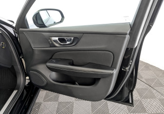 Подержанный автомобиль Volvo V60 2020 года (26 фото)