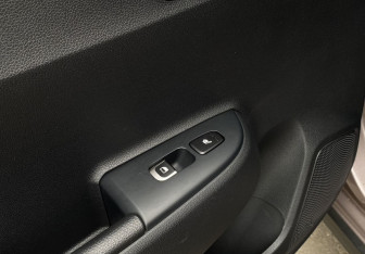 Подержанный автомобиль Kia Rio Hatchback 2019 года (25 фото)