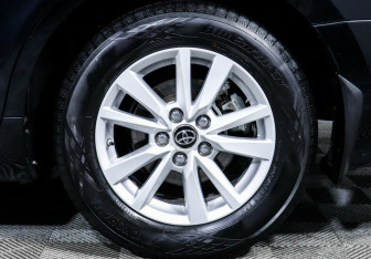 Подержанный автомобиль Toyota Camry Sedan 2019 года (6 фото)