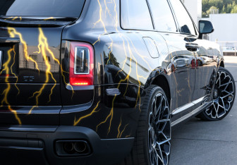 Подержанный автомобиль Rolls-Royce Cullinan 2019 года (40 фото)