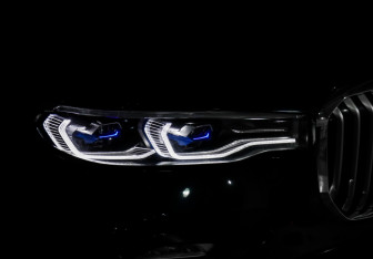 Подержанный автомобиль BMW X7 2022 года (23 фото)