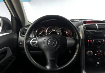 Подержанный автомобиль Suzuki Grand Vitara 2008 года (19 фото)