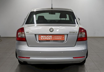 Подержанный автомобиль Skoda Fabia Hatchback 2010 года (6 фото)