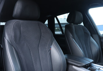 Подержанный автомобиль BMW X5 2015 года (14 фото)