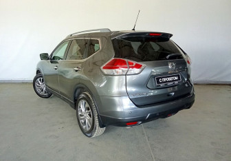 Подержанный автомобиль Nissan X-Trail 2016 года (4 фото)