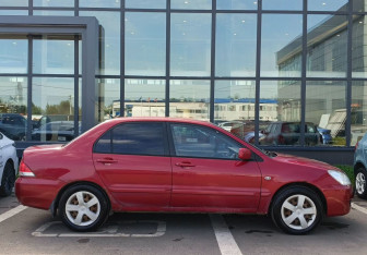 Подержанный автомобиль Mitsubishi Lancer Sedan 2005 года (4 фото)