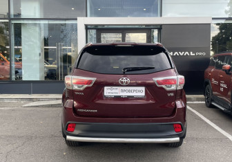Подержанный автомобиль Toyota Highlander 2014 года (6 фото)
