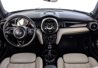 Подержанный автомобиль MINI Hatch 2016 года (14 фото)