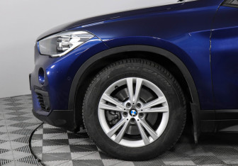 Подержанный автомобиль BMW X1 2017 года (8 фото)