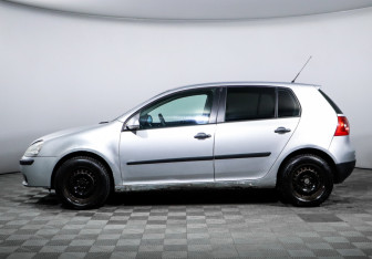 Подержанный автомобиль Volkswagen Golf Hatchback 2005 года (8 фото)