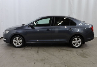 Подержанный автомобиль Skoda Rapid Liftback 2014 года (8 фото)