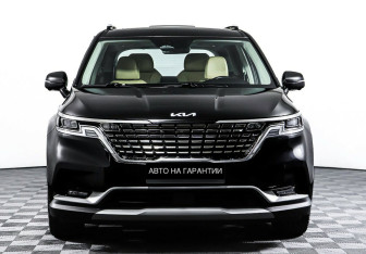 Подержанный автомобиль Kia Carnival 2022 года (2 фото)