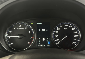 Подержанный автомобиль Mitsubishi Outlander 2012 года (11 фото)