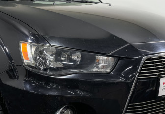 Подержанный автомобиль Mitsubishi Outlander 2011 года (16 фото)