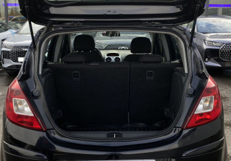 Подержанный автомобиль Opel Corsa 2009 года (9 фото)