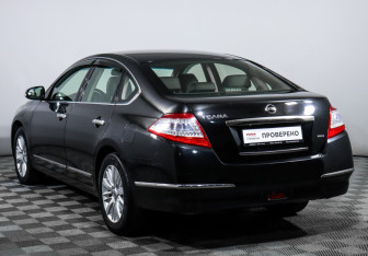 Подержанный автомобиль Nissan Teana 2012 года (7 фото)