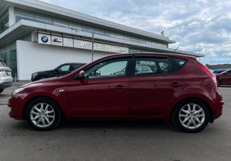 Подержанный автомобиль Hyundai i30 Hatchback 2009 года (8 фото)