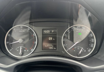 Подержанный автомобиль Skoda Octavia Liftback 2011 года (12 фото)