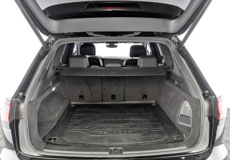 Подержанный автомобиль Volkswagen Touareg 2020 года (10 фото)