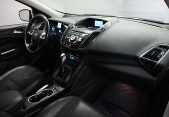 Подержанный автомобиль Ford Kuga 2015 года (10 фото)