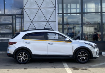 Подержанный автомобиль Kia Rio Hatchback 2020 года (4 фото)