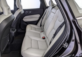 Подержанный автомобиль Volvo XC60 2018 года (18 фото)