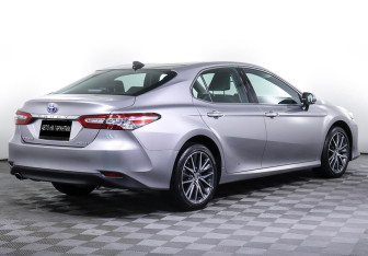 Подержанный автомобиль Toyota Camry Sedan 2022 года (5 фото)