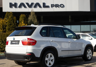 Подержанный автомобиль BMW X5 2009 года (4 фото)