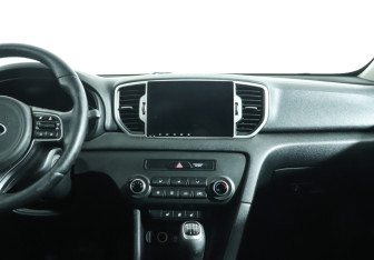 Подержанный автомобиль Kia Sportage 2017 года (15 фото)