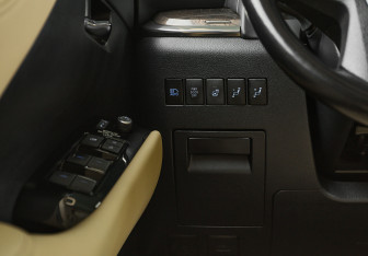 Подержанный автомобиль Toyota Alphard 2021 года (10 фото)