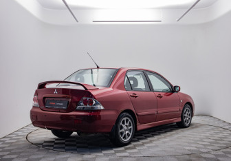 Подержанный автомобиль Mitsubishi Lancer Sedan 2004 года (5 фото)