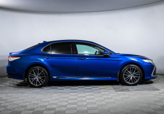 Подержанный автомобиль Toyota Camry Sedan 2021 года (4 фото)