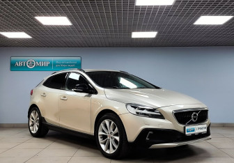 Подержанный автомобиль Volvo V40 Cross Country 2017 года (3 фото)